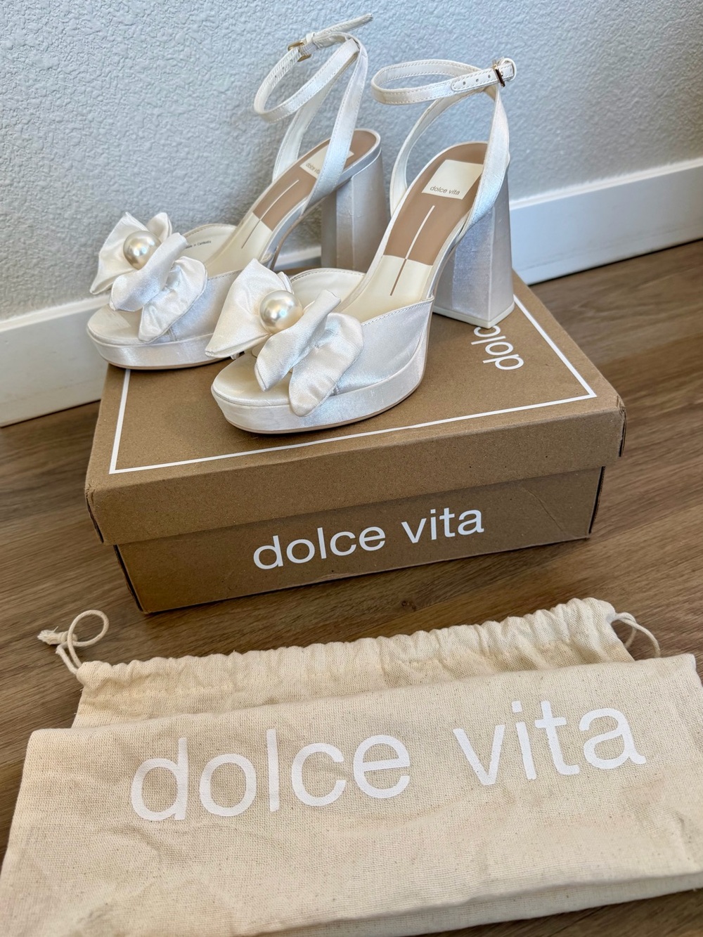 Dolce Vita Ivory Pearl Bow Platform Heels - Picture 3 of 12